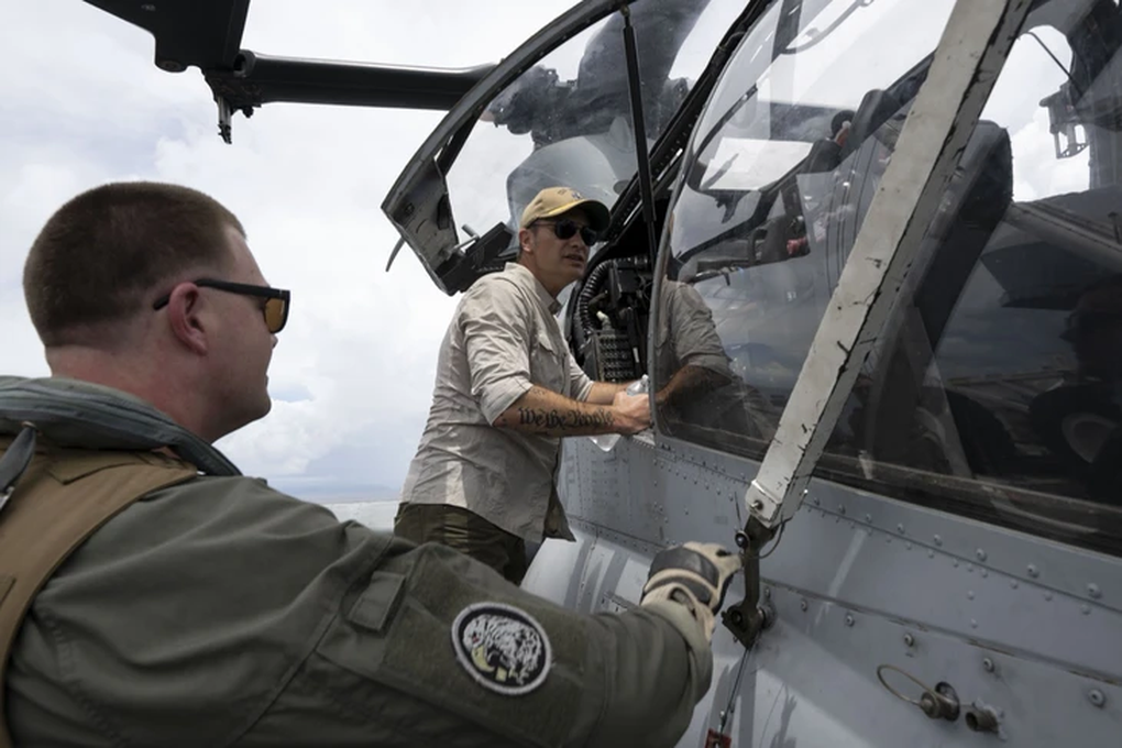 Bộ trưởng Quốc phòng Mỹ bất ngờ thăm tàu chiến chống ma túy trên biển - 1 Bộ trưởng Quốc phòng Mỹ bất ngờ thăm tàu chiến chống ma túy trên biển - 1