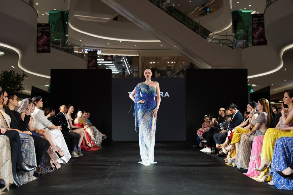 Á hậu Tâm Như trở lại sàn diễn sau lễ cưới với chồng doanh nhân - 1