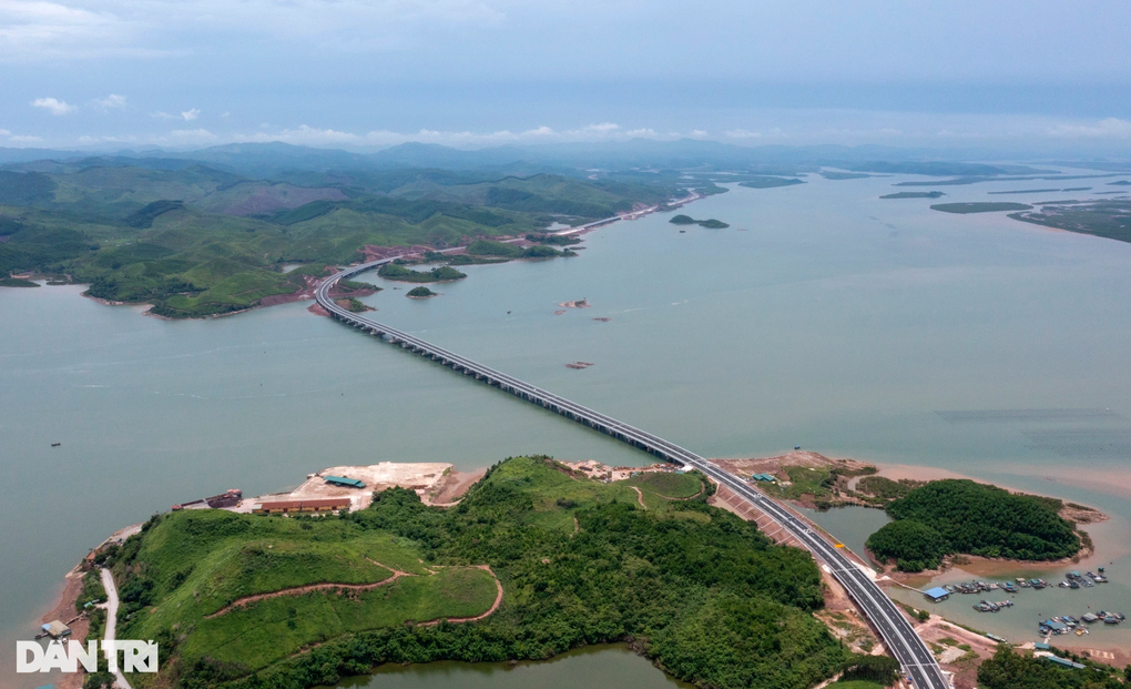 Quảng Ninh: Du lịch rộng cửa nhưng khách lại thưa thớt, vì sao? - 2 Quảng Ninh: Du lịch rộng cửa nhưng khách lại thưa thớt, vì sao? - 2