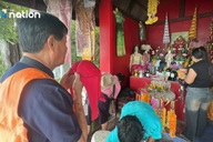 Ngôi đền kỳ lạ ở Thái Lan, người dân tạ lễ bằng áo lót phụ nữ