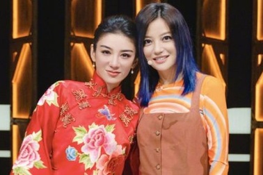 Triệu Vy chỉ trích "đàn em" đạo đức giả, hoá giải tin đồn ghét Huỳnh Dịch