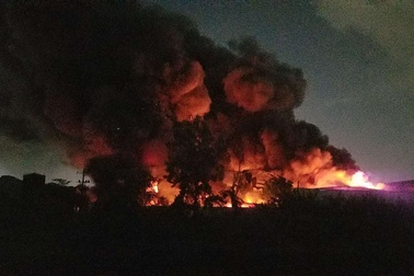 Đang cháy dữ dội trong khu công nghiệp Tân Tạo