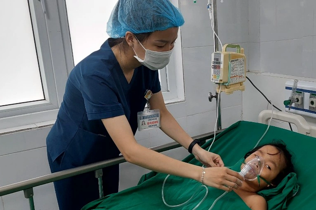 Bé gái 8 tuổi thập tử nhất sinh sau khi ngã xuống sông, bị cuốn vào cống - 1 Bé gái 8 tuổi thập tử nhất sinh sau khi ngã xuống sông, bị cuốn vào cống - 1