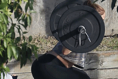 Jennifer Lopez khỏe đẹp đáng kinh ngạc trong buổi tập gym