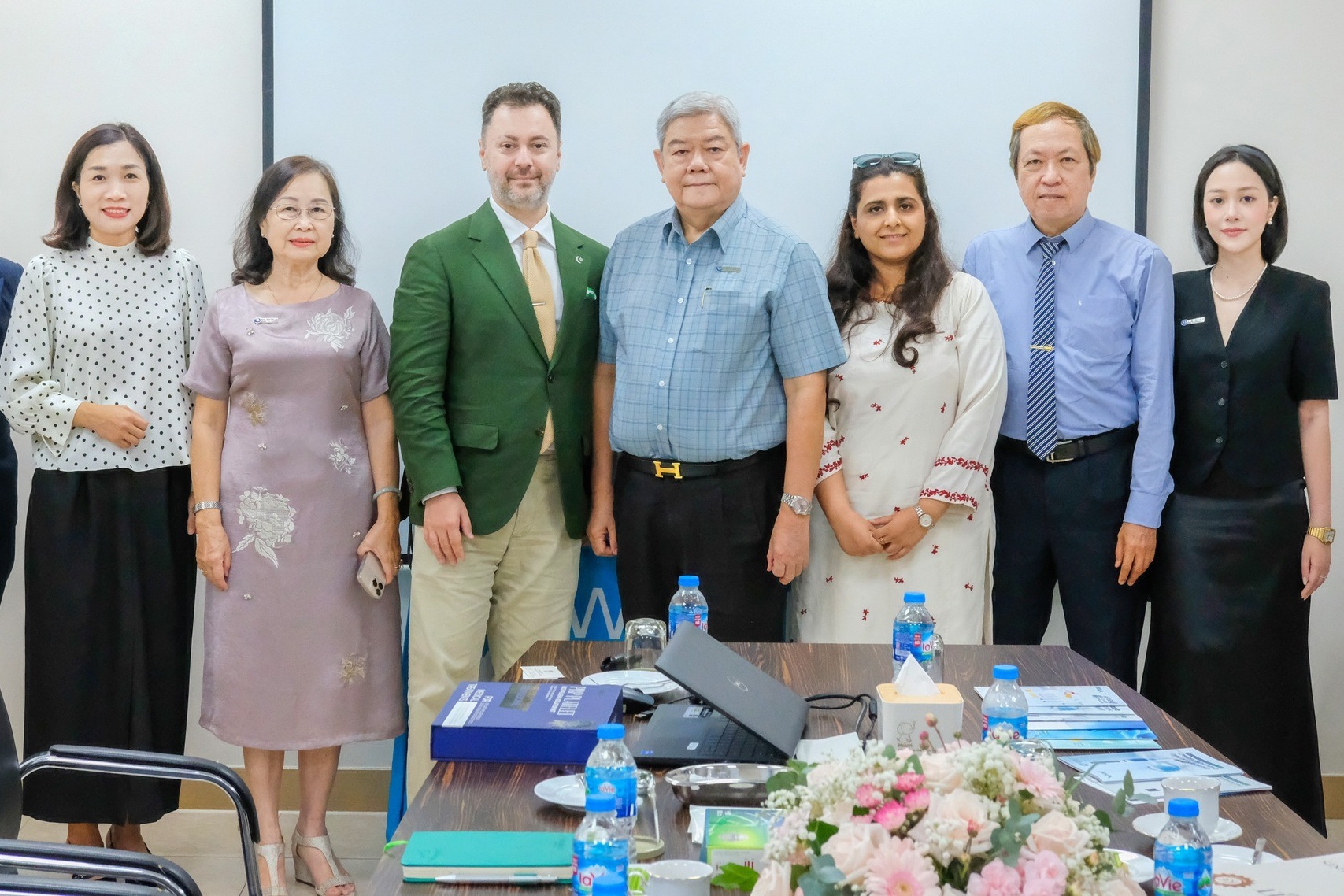 Chiếc đèn gù, ống lấy máu và bài học để thiết bị y tế Việt vươn ra thế giới - 10 Chiếc đèn gù, ống lấy máu và bài học để thiết bị y tế Việt vươn ra thế giới - 10