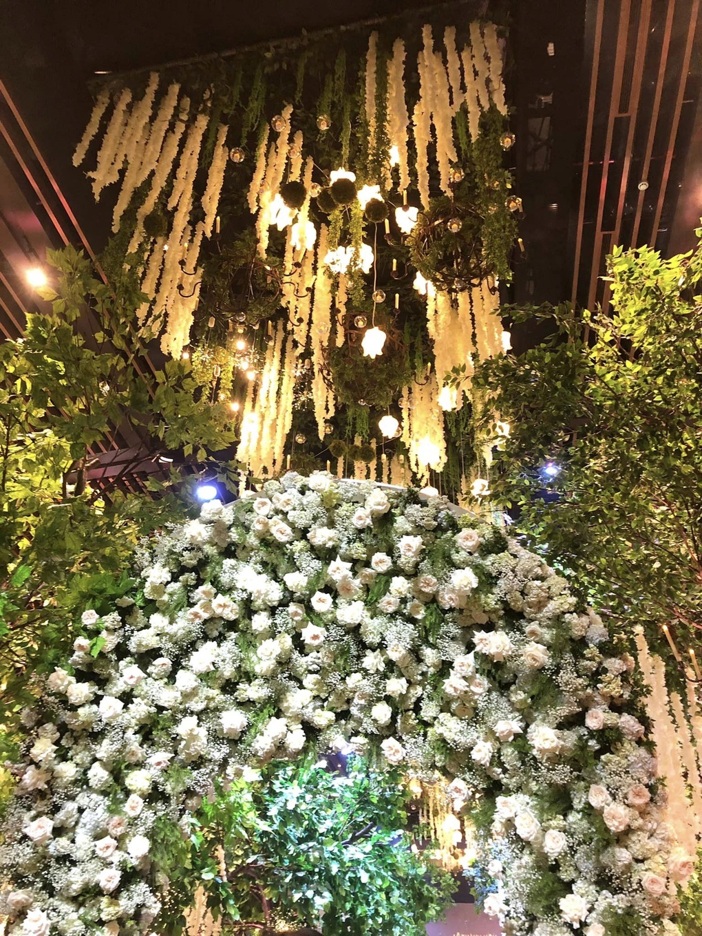 Rò rỉ hình ảnh lễ cưới thắt chặt an ninh của con trai bầu Hiển và Mỹ Linh - 14 Rò rỉ hình ảnh lễ cưới thắt chặt an ninh của con trai bầu Hiển và Mỹ Linh - 14