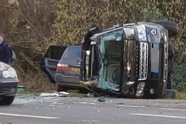 Chồng Nữ hoàng Anh bị cảnh sát hỏi thăm vì lái xe không cài dây an toàn