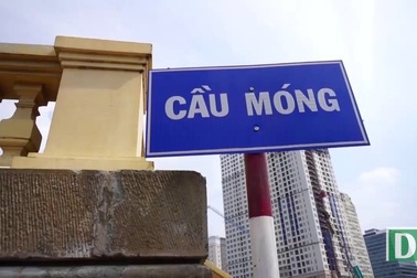 Nhiều vết nứt lạ  trên “Cầu tình yêu” ở Sài Gòn