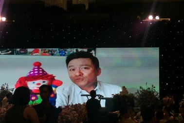 Ca sĩ Tuấn Hưng gửi lời chúc Phí Linh từ xa