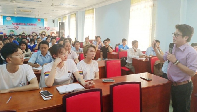 Bác sĩ Nguyễn Tấn Thủ, Phòng Khám Nhà Mình (TP. Hồ Chí Minh) chia sẻ chuyên đề cho các học viên.