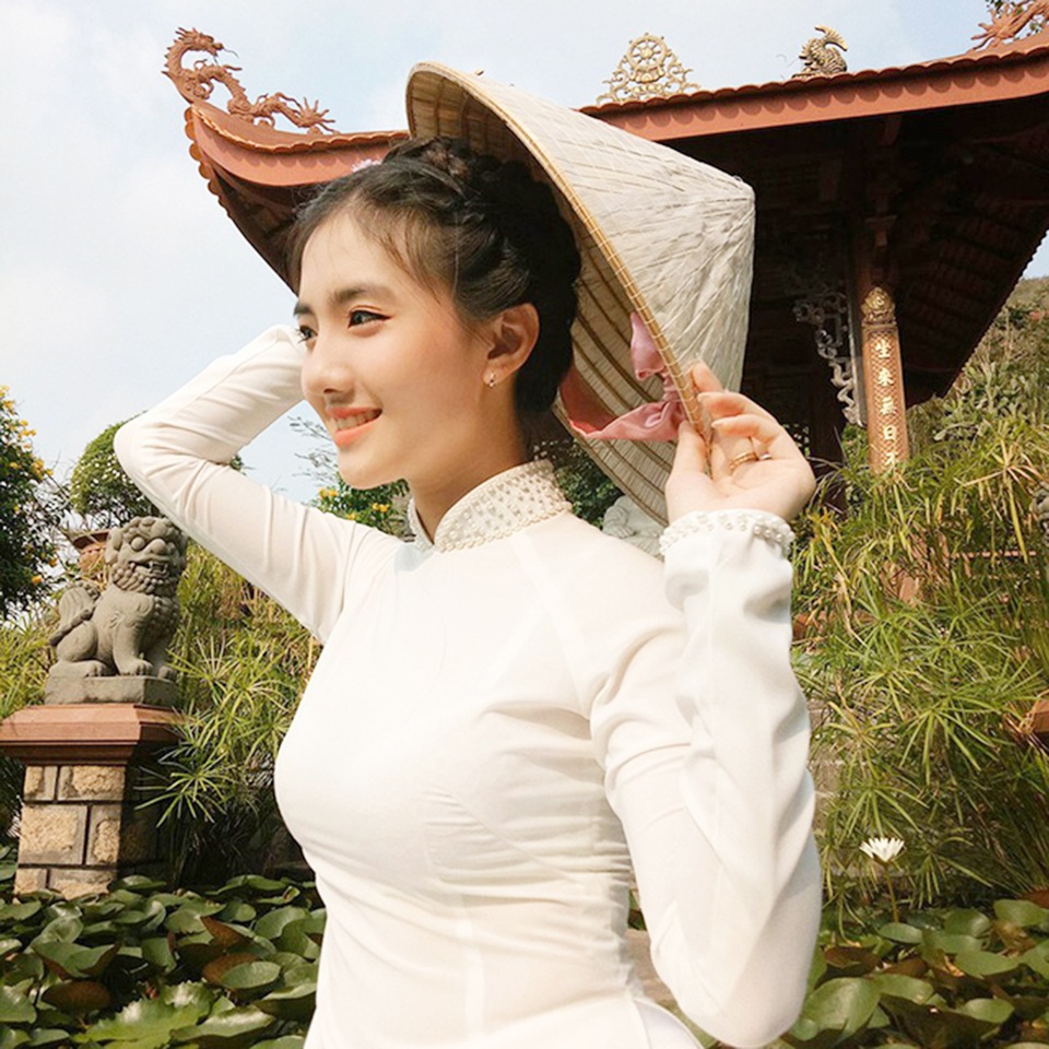 Thiếu nữ nhận mưa lời khen khi diện trang phục dân tộc Khơ-me - 1 Thiếu nữ nhận mưa lời khen khi diện trang phục dân tộc Khơ-me - 1