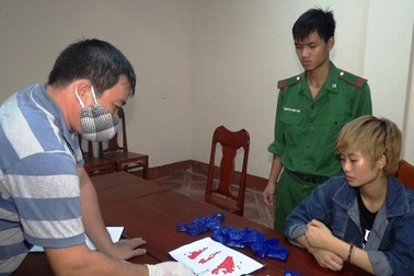 Bắt thiếu nữ 17 tuổi cùng đồng bọn vận chuyển hàng ngàn viên ma túy