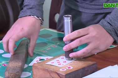 Công an bắt sới bạc "khủng" trong đồi keo