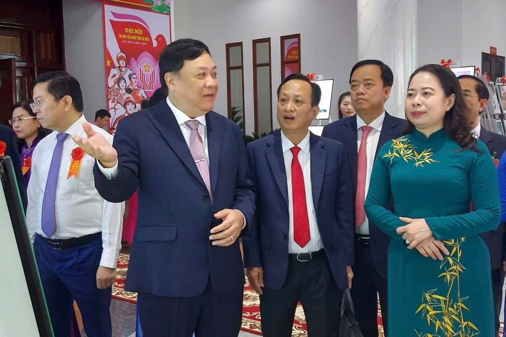 Mișcările de emulare patriotică trebuie să creeze produse valoroase pentru societate - 1 Phong trào thi đua yêu nước cần tạo ra những sản phẩm có giá trị cho xã hội - 1