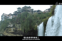 Nơi "tấc đất tấc vàng", cổ trấn 2.000 năm tuổi xây chênh vênh bên thác nước