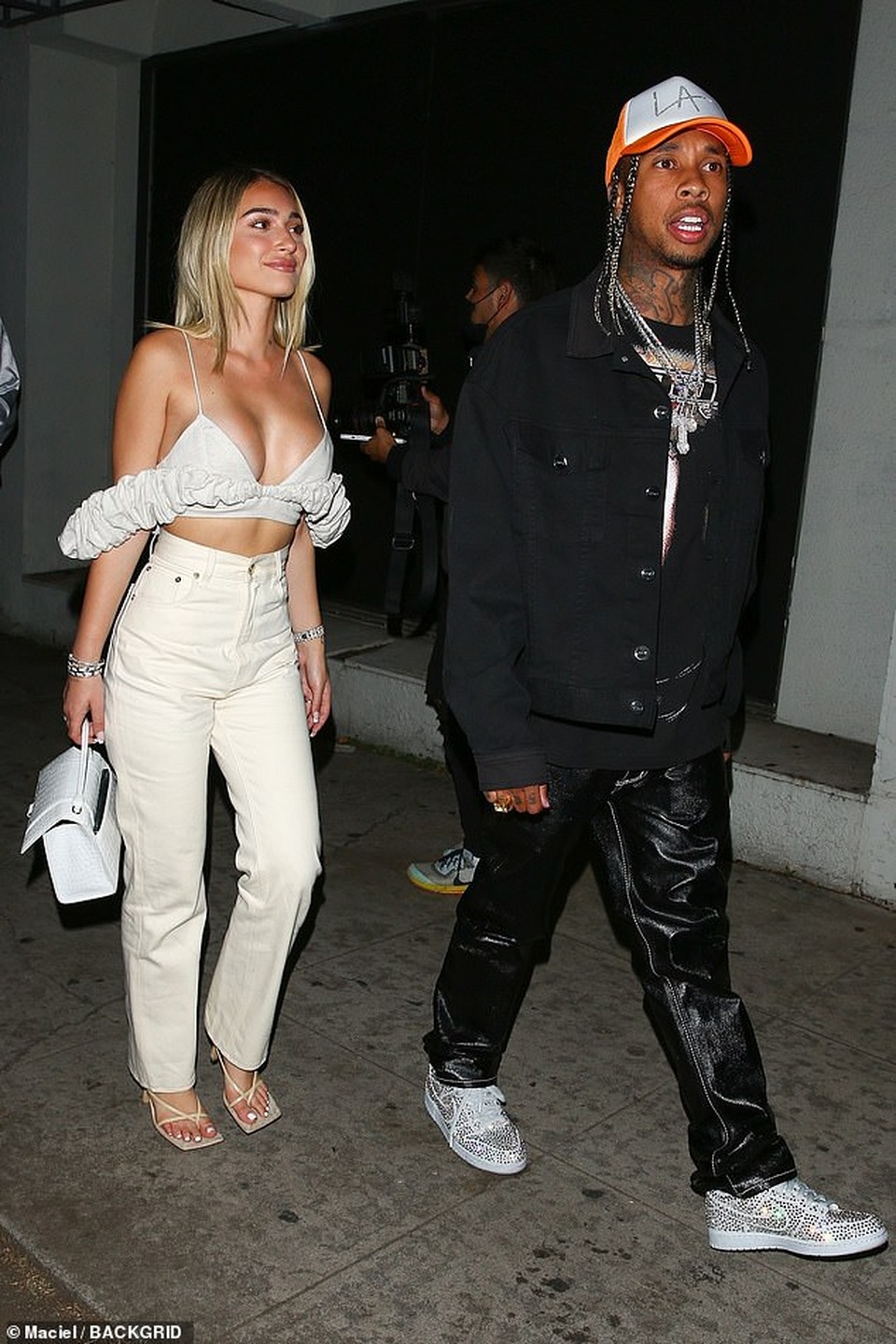 Bạn gái rapper gốc Việt Tyga liên tục mặc mát mẻ ra phố - 4 Bạn gái rapper gốc Việt Tyga liên tục mặc mát mẻ ra phố - 4