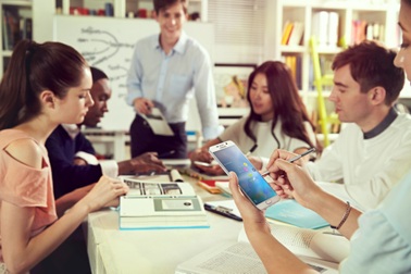 Samsung tạo "sốt" với chương trình mua điện thoại trúng ôtô Mercedes