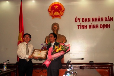 Vinh danh người từ chối chức hiệu trưởng để theo đuổi nghiên cứu khoa học