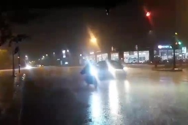 TP Vinh mưa gió khá mạnh trước giờ bão số 3 đổ bộ