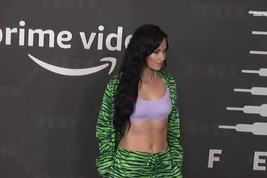 Kacey Musgraves xuất hiện tại một sự kiện thời trang