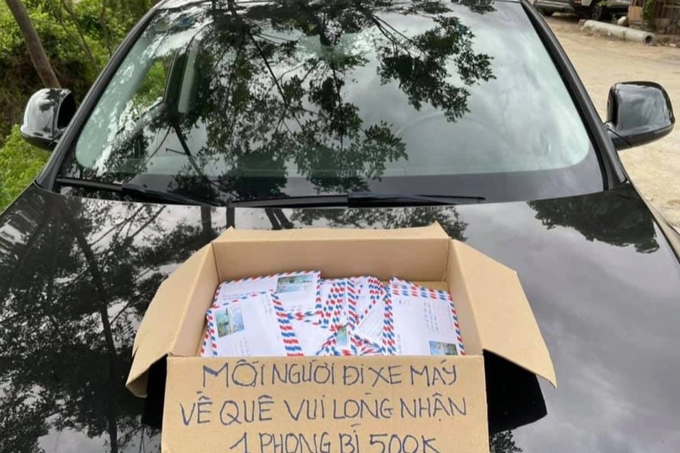 Mỗi người đi xe máy về quê vui lòng nhận một phong bì 500 K - 1 Mỗi người đi xe máy về quê vui lòng nhận một phong bì 500 K - 1
