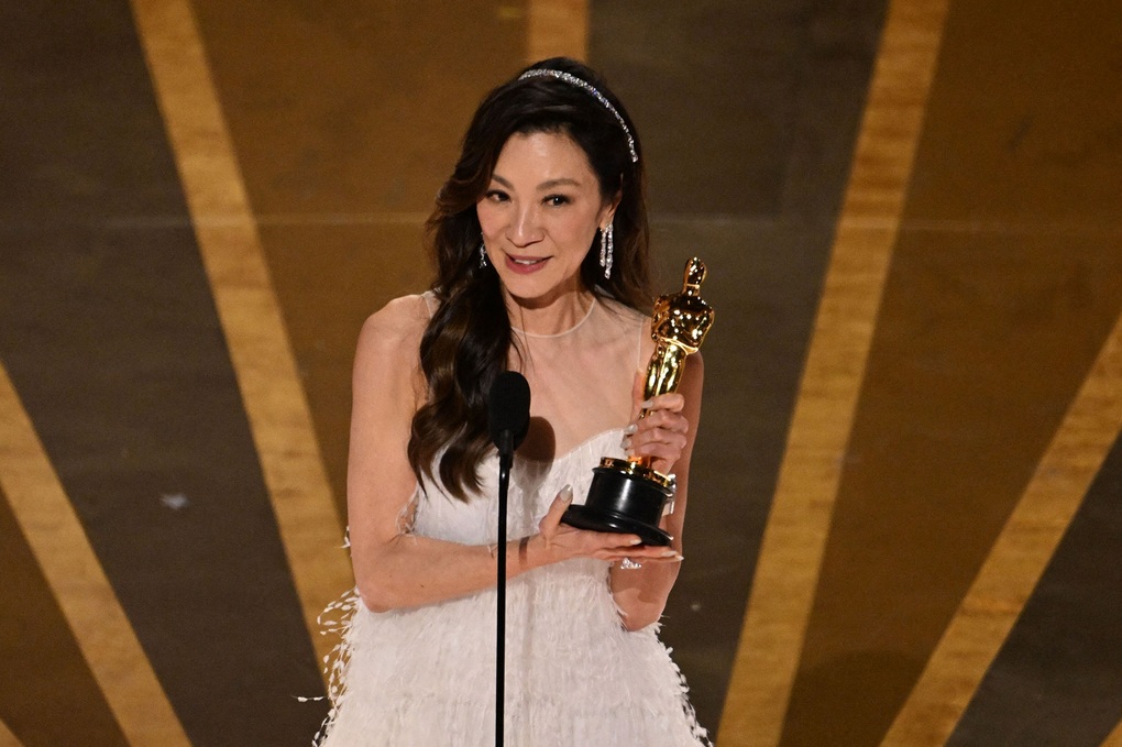 Lập lịch sử tại Oscar, Dương Tử Quỳnh nói đừng để ai bảo bạn hết thời - 1 Lập lịch sử tại Oscar, Dương Tử Quỳnh nói đừng để ai bảo bạn hết thời - 1