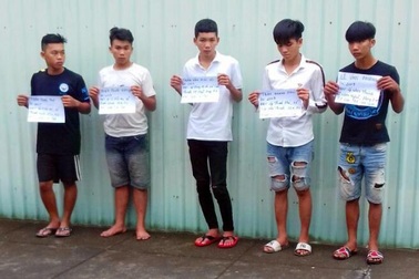 Tạm giữ 6 đối tượng nghi dùng dao khống chế, cướp tài sản người đi đường