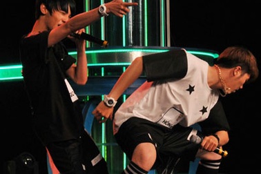 Ăn mặc kỳ quái, thí sinh Ngôi sao Việt bị giám khảo chỉ trích