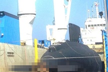 Cận cảnh tàu ngầm Kilo Hà Nội “khoe mình” trên vịnh Cam Ranh