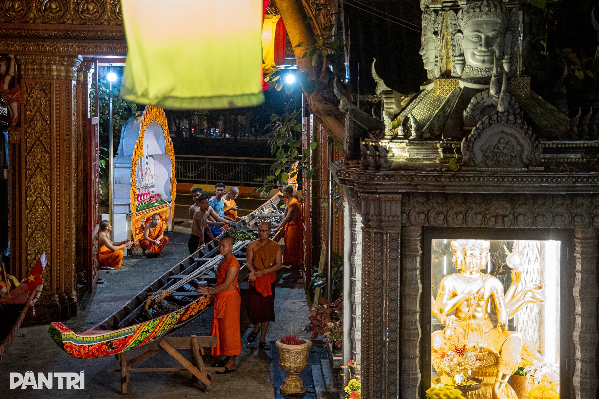 Xuyên đêm hạ thuỷ ghe ngo ở kênh Nhiêu Lộc, sẵn sàng cho lễ hội tại TPHCM - 9