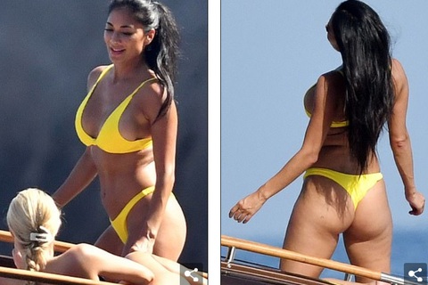 Nicole Scherzinger bốc lửa với bikini vàng