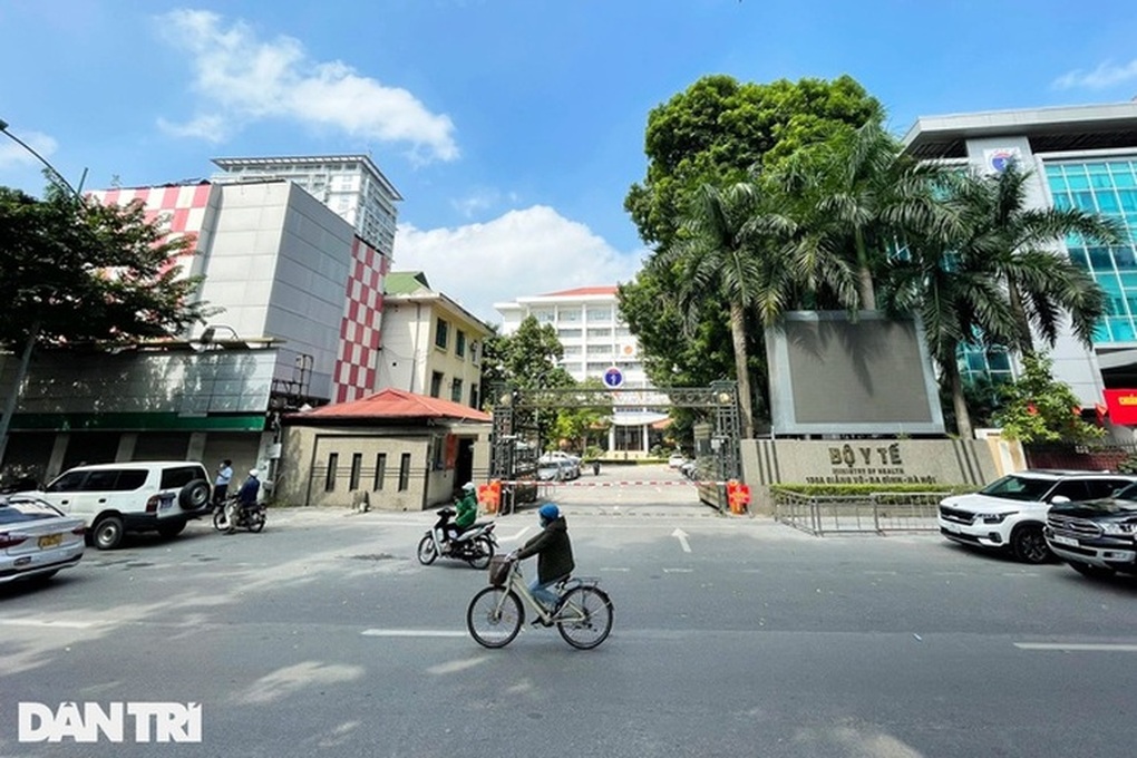 Chuyển 3 thông tin mua sắm thiết bị chống dịch ở Bộ Y tế sang Bộ Công an - 1 Chuyển 3 thông tin mua sắm thiết bị chống dịch ở Bộ Y tế sang Bộ Công an - 1