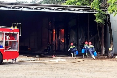 Nổ lò hơi công ty sản xuất dầu điều ở Bình Phước, ít nhất một người tử vong