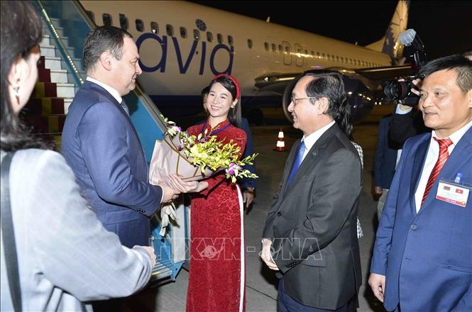 Thủ tướng Cộng hòa Belarus đến Hà Nội, bắt đầu thăm chính thức Việt Nam - 1