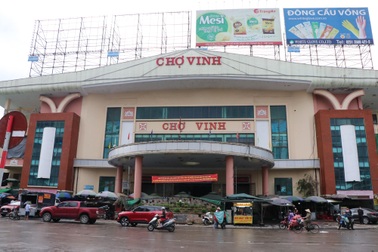 Vì sao hàng loạt ki ốt chợ lớn nhất Nghệ An đóng cửa, nghỉ bán?