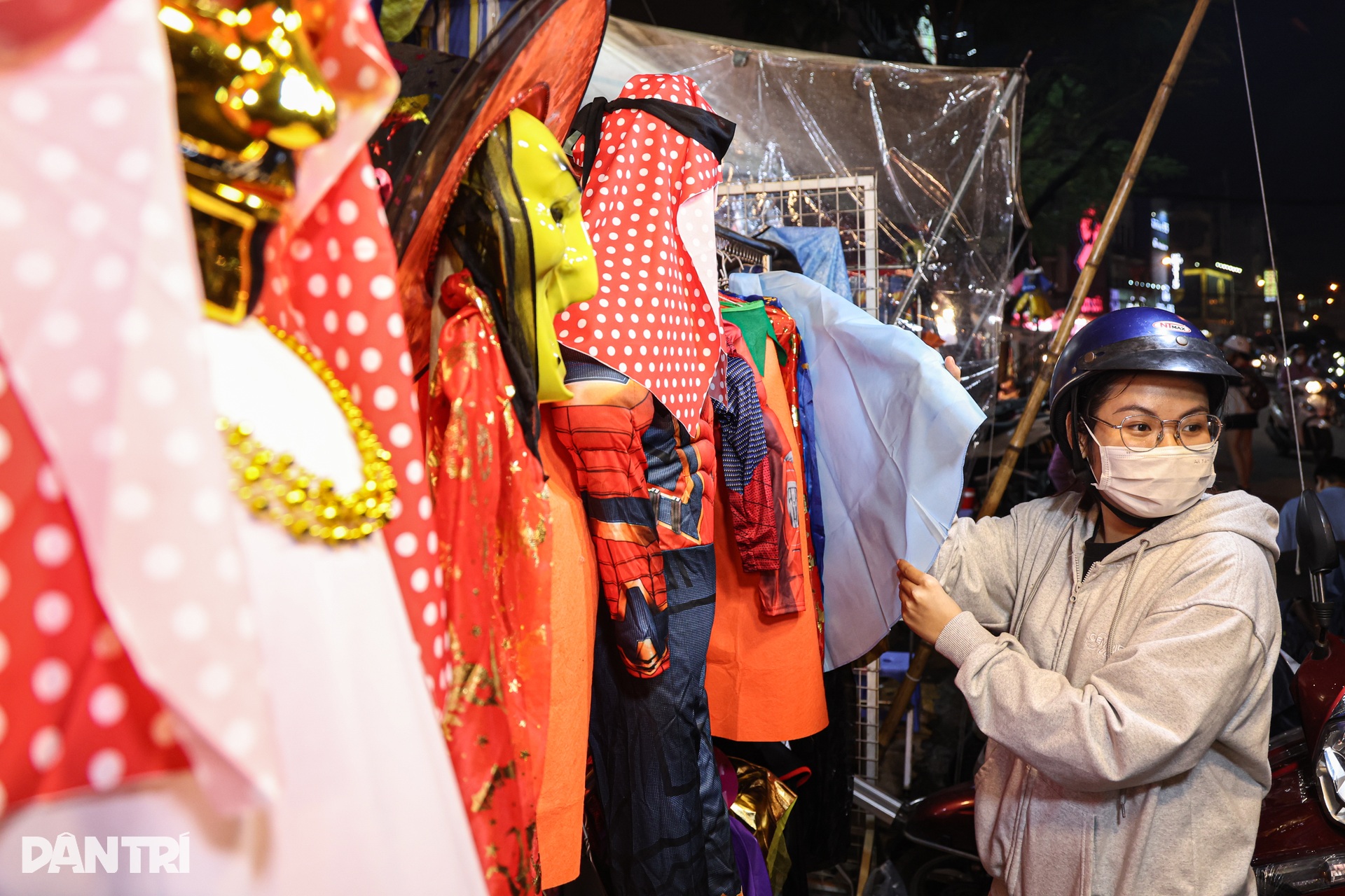 Phố Halloween giữa lòng TPHCM: Đèn vẫn sáng, khách chẳng về - 8 Phố Halloween giữa lòng TPHCM: Đèn vẫn sáng, khách chẳng về - 8