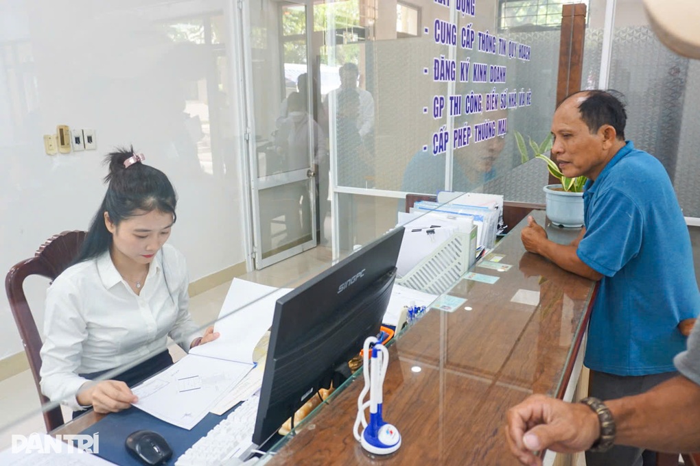 Lãnh đạo địa phương phải xin lỗi người dân khi quá hạn dịch vụ công - 1 Lãnh đạo địa phương phải xin lỗi người dân khi quá hạn dịch vụ công - 1