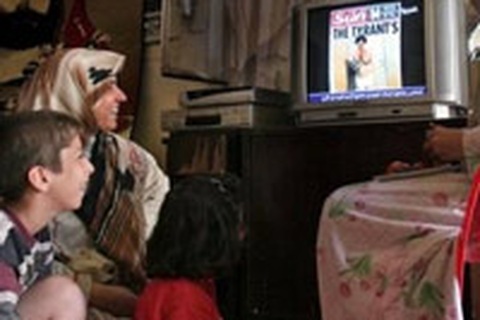 Saddam Hussein sẽ kiện vì bị đăng ảnh mặc đồ lót