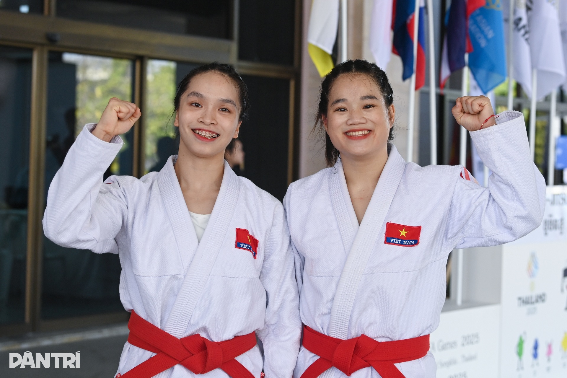 ثنائي ملاكمة يخافان الأشباح يفوزان بأول ميدالية لفيتنام في دورة ألعاب جنوب شرق آسيا 33 - 8