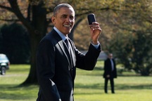 Tổng thống Obama phải dùng điện thoại “như đồ chơi”