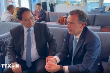 Thủ tướng Phạm Minh Chính gặp Thủ tướng Bồ Đào Nha Luis Montenegro