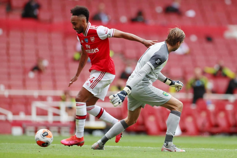 Arsenal 4-0 Norwich: Aubameyang được tặng hai bàn thắng - 8 Arsenal 4-0 Norwich: Aubameyang được tặng hai bàn thắng - 8