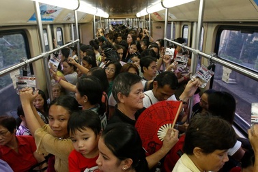 Cuộc sống ngột ngạt đến “nghẹt thở” ở những đô thị đông đúc nhất thế giới