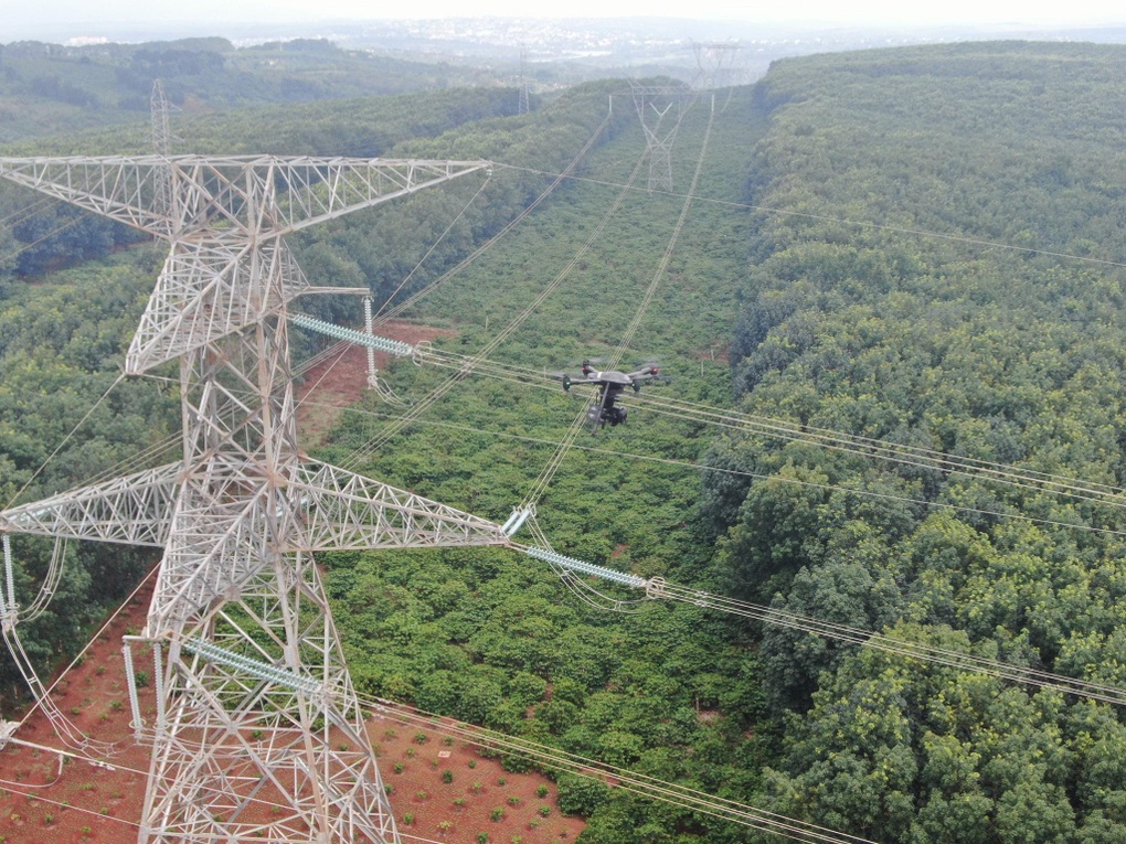 Đường dây 500kV Bắc - Nam mở đầu cho hiện đại hóa hệ thống truyền tải quốc gia - 2 Đường dây 500kV Bắc - Nam mở đầu cho hiện đại hóa hệ thống truyền tải quốc gia - 2