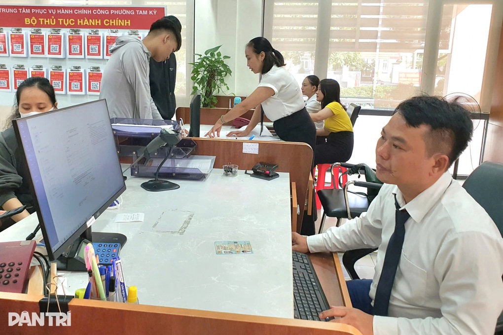 Bổ sung nhân sự công nghệ thông tin về xã, phường hỗ trợ thủ tục hành chính - 1 Bổ sung nhân sự công nghệ thông tin về xã, phường hỗ trợ thủ tục hành chính - 1