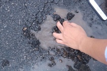 Cao tốc Đà Nẵng - Quảng Ngãi: Tay không bóc gỡ bề mặt đường