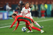 Huỳnh Như ở lại Lank FC, nhận lương cao hơn mùa giải trước