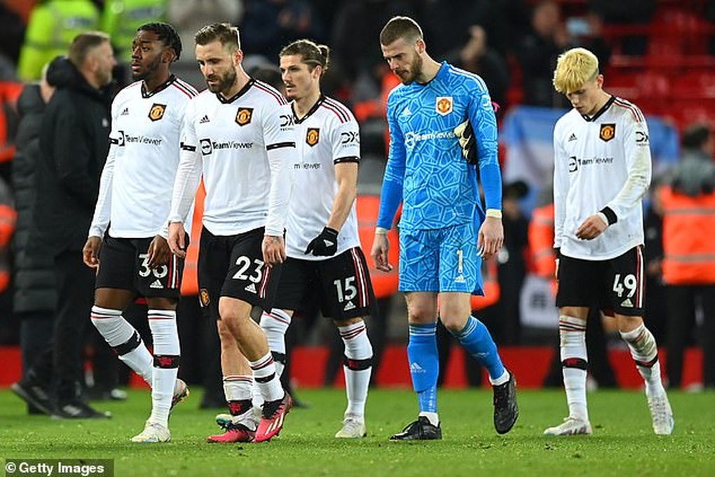 Man Utd thua thảm 0-7: Cú tát đau đớn vào mộng ăn bốn - 3 Man Utd thua thảm 0-7: Cú tát đau đớn vào mộng ăn bốn - 3