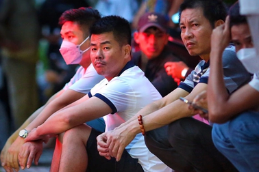 Vụ cháy quán hát 32 người chết: "Hy vọng các cháu tôi còn sống"