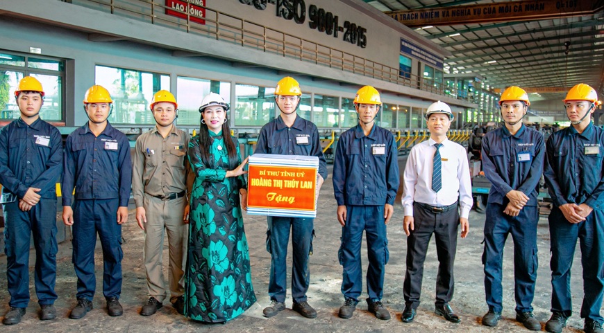 ដោះស្រាយឱ្យបានហ្មត់ចត់អំពីស្ថានភាពនៃប្រាក់ឈ្នួលដែលមិនបានទទួលប្រាក់ឈ្នួល និងការបង់ប្រាក់ធានារ៉ាប់រងយឺតសម្រាប់និយោជិត - ២ Xử lý triệt để tình trạng nợ lương, chậm đóng bảo hiểm cho người lao động - 2